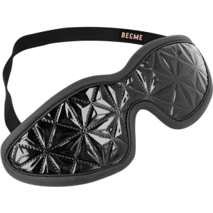 BEGME BLACK EDITION PREMIUM BLIND MASK é um brinquedo sexual da gama Fetiche e Bondage relacionada com BDSM e Acessórios.