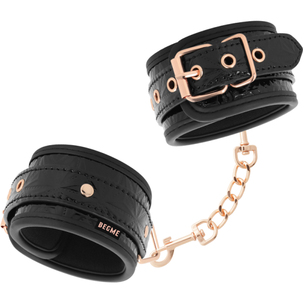 BEGME BLACK EDITION PREMIUM HANDCUFFS é um brinquedo sexual da gama Fetiche e Bondage relacionada com BDSM e Acessórios.