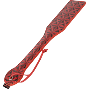 BEGME RED EDITION VEGAN LEATHER SHOVEL é um brinquedo sexual da gama Fetiche e Bondage relacionada com Chicotes e pás.