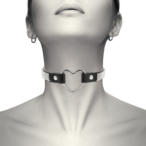 COQUETTE CHIC DESIRE HAND CRAFTED CHOKER VEGAN LEATHER  - HEART é um brinquedo sexual da gama Fetiche e Bondage relacionada com BDSM e Acessórios.