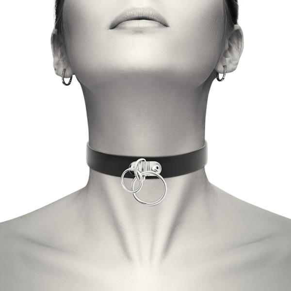 COQUETTE CHIC DESIRE HAND CRAFTED CHOKER VEGAN LEATHER  - DOUBLE RING é um brinquedo sexual da gama Fetiche e Bondage relacionada com BDSM e Acessórios.