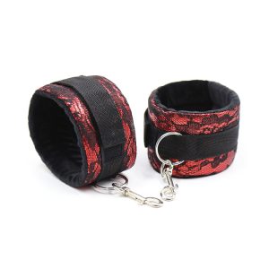 OHMAMA FETISH SHORT VELVET LACE WRIST RESTRAINTS NYLON é um brinquedo sexual da gama Fetiche e Bondage relacionada com BDSM e Acessórios.