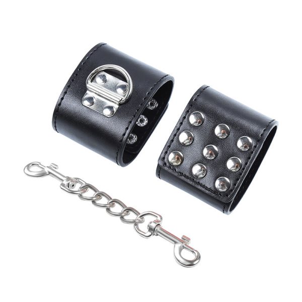 OHMAMA FETISH WRIST RESTRAINTS SNAP FASTEN é um brinquedo sexual da gama Fetiche e Bondage relacionada com Esposas.