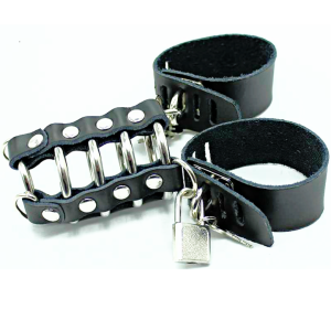 OHMAMA FETISH LEATHER STRAP METAL RING COCK CAGE WITH BALL DIVIDER é um brinquedo sexual adequado ao homem, super potente e confortável.