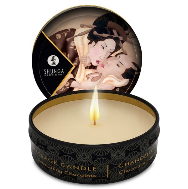 MINI CARESS BY CANDLELIGHT MASSAGE CANDLE  HEADY CHOCOLATE pertence á gama de velas afrodisíacas, para um ambeinte especial e relaxante.