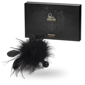 BIJOUX POM POM FEATHER TICKLER pertence á gama de velas afrodisíacas, para um ambeinte especial e relaxante.