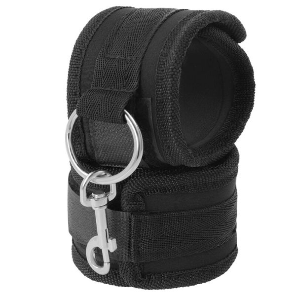 DARKNESS SUPER CUFFS NEOPRENE é um brinquedo sexual da gama Fetiche e Bondage relacionada com Esposas.