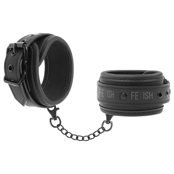 FETISH SUBMISSIVE HANDCUFFS VEGAN LEATHER é um brinquedo sexual da gama Fetiche e Bondage relacionada com BDSM e Acessórios.